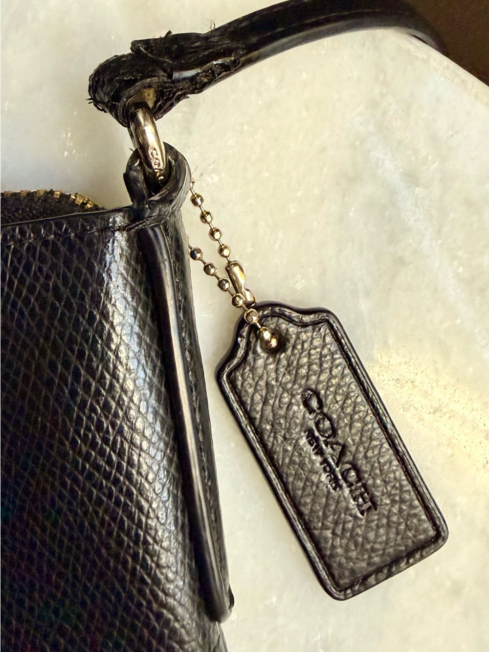 Coach North/South Crossgrain Leather Crossbody Swingpack
Style F36063V 🖤 - Picture 4 of 10